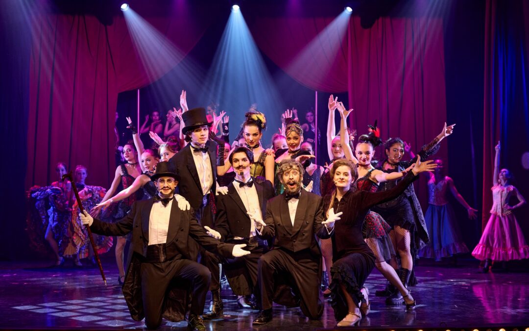 Un vent de Broadway souffle sur Sillery : les élèves de JM brillent dans Moulin Rouge