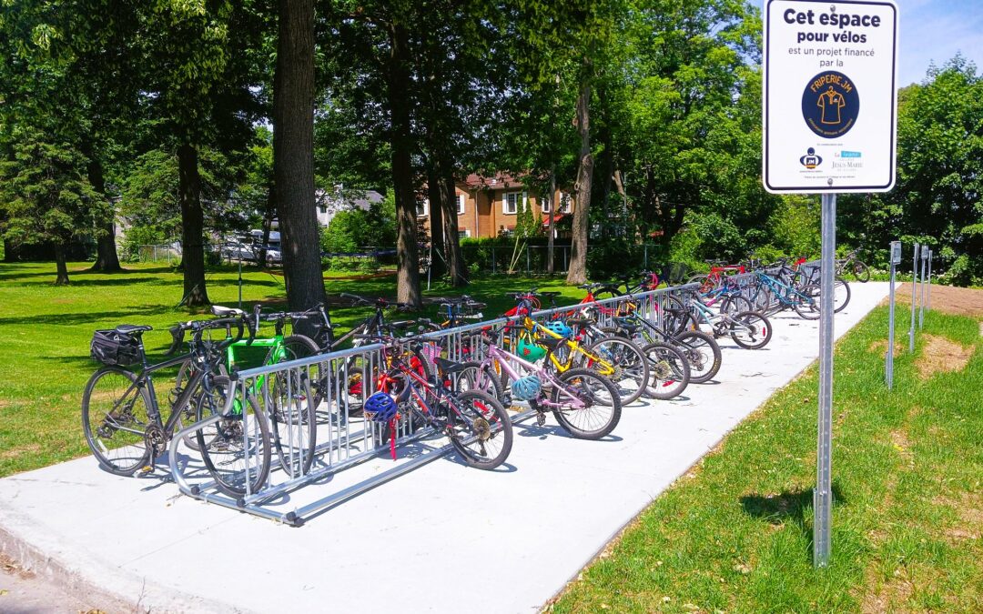 Une nouvelle station de supports à vélos à JM